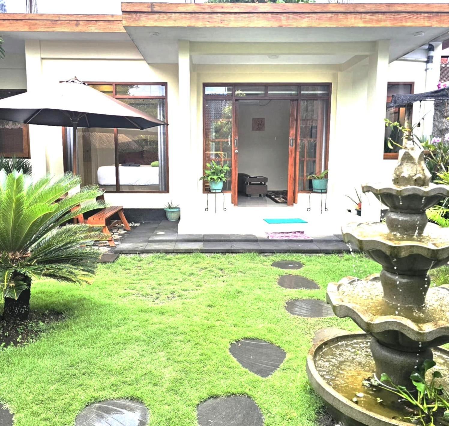 Suci'S Friendly Apartments Mataram Esterno foto